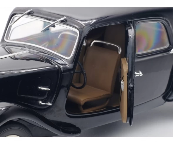 Schuco 1:18 Citroën Traction IICV, Black, 1937 11 Schuco 1:18 Citroën Traction IICV, Black, 1937 – Bild 9